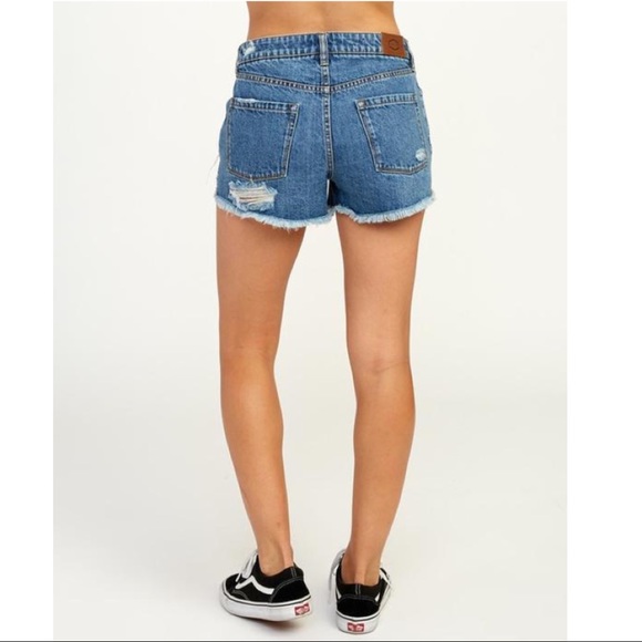 NEW RVCA The Boyfriend Denim Shorts in Medium Blue - Picture 3 of 7